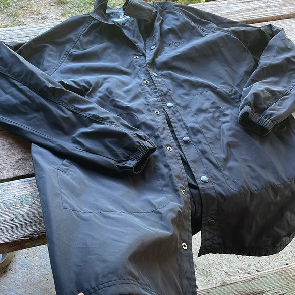 Men’s M Undefeated Button Down Wind Breaker - Picture 5 of 5